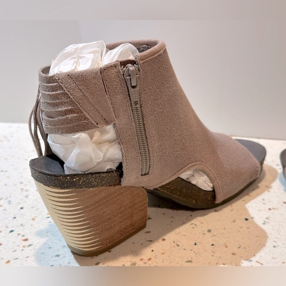 OTBT Free Spirit Suede Leather Chunky Heel Sandals with Fringe - Picture 7 of 11